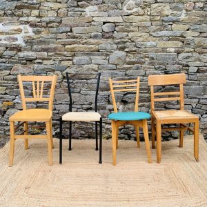 Ensemble de 4 chaises dépareillées
