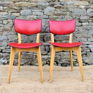 Paire de chaises rouges