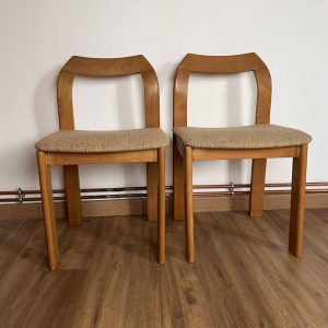 2 chaises bois