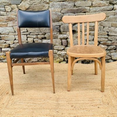 2 chaises dépareillées