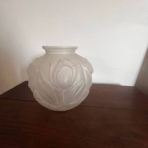 Vase boule à décor de tulipes