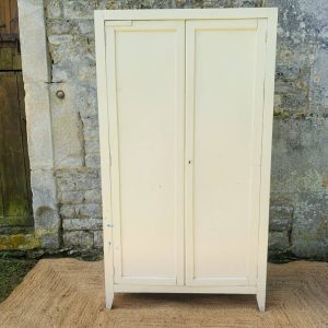 Armoire parisienne
