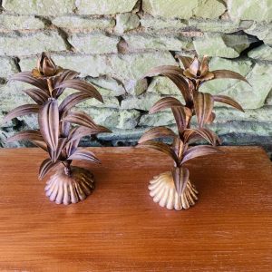 Paire de chandeliers à feuilles dorées des années 60