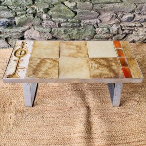 Table basse vintage en céramique – années 1970