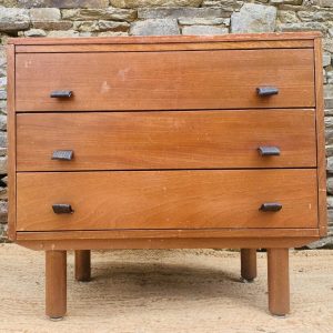 Commode vintage à poignées en cuir – Années 50/60